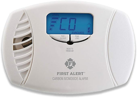 First Alert CO615 Dual-Power Plug-In Carbon Monoxide Detector by FirstAlert