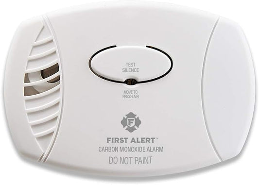First Alert Carbon Monoxide Detector, Plug-In Alarm by FirstAlert