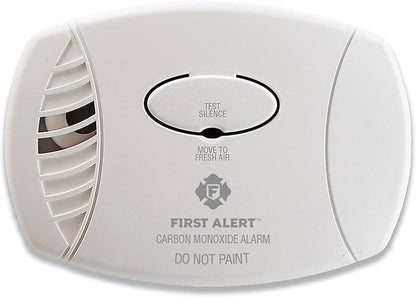 First Alert Carbon Monoxide Detector, Plug-In Alarm by FirstAlert