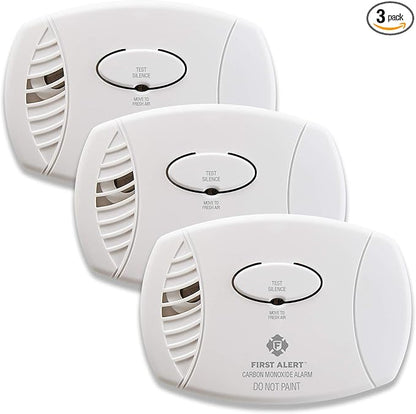 First Alert CO606, Plug-In Carbon Monoxide Detector, Hardwired Alarm by FirstAlert