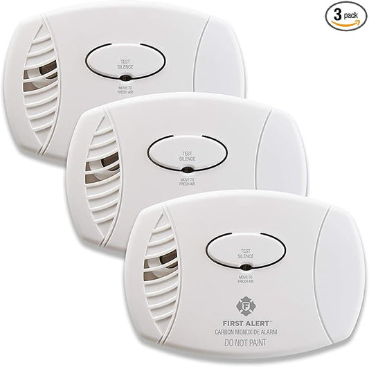 First Alert CO606, Plug-In Carbon Monoxide Detector, Hardwired Alarm by FirstAlert